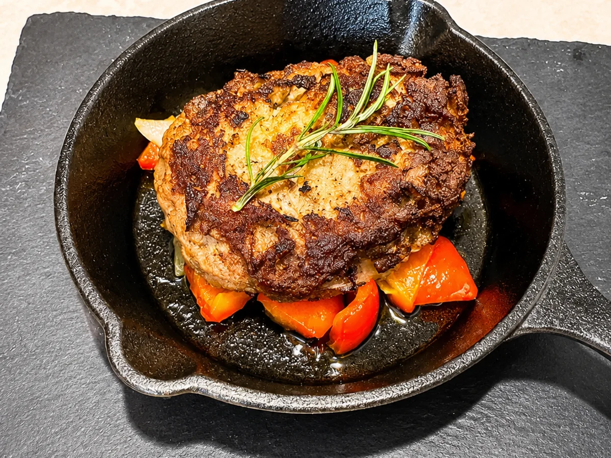 STATIONの燃えるポテサラバーグ・那覇BBQ人気メニュー