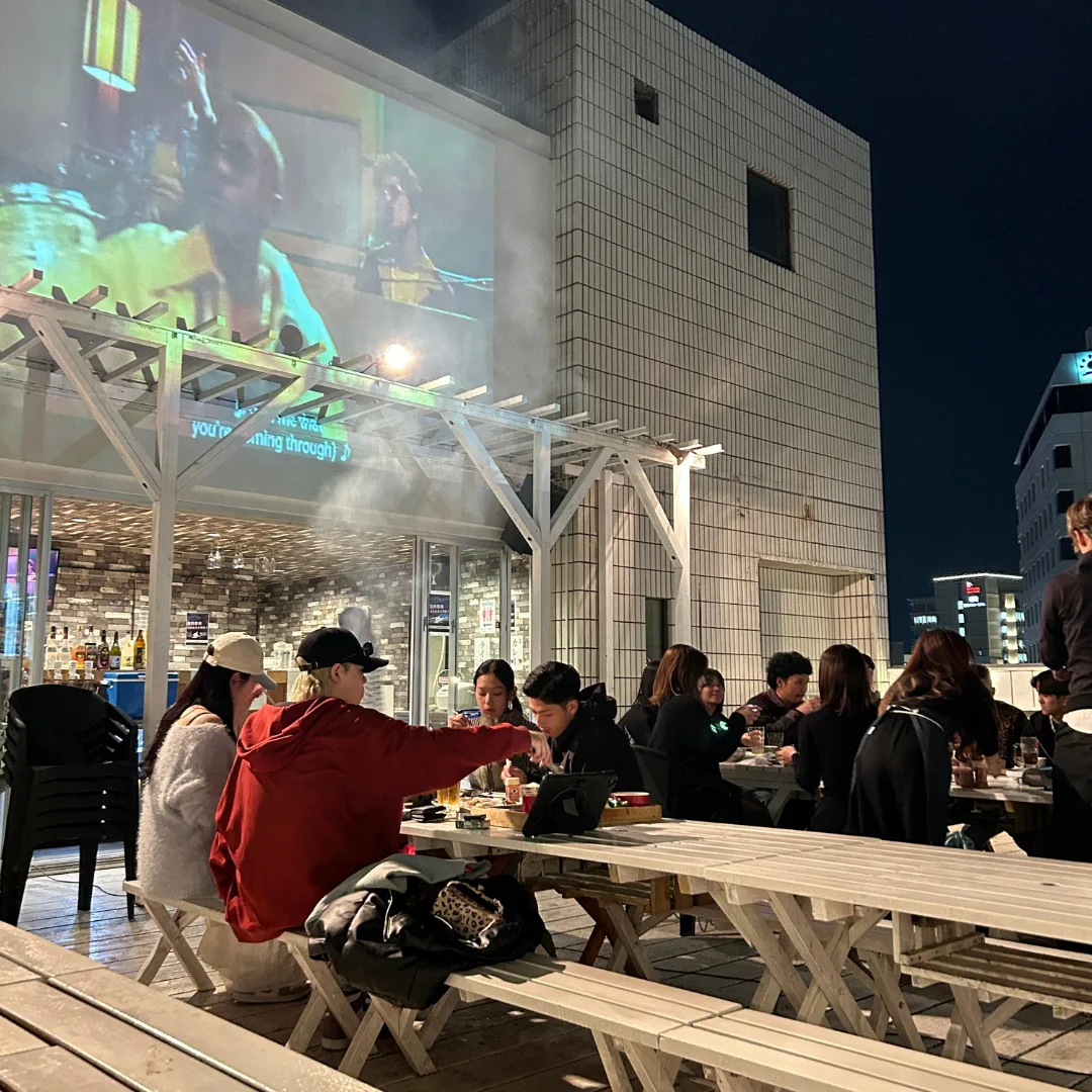 那覇・久茂地ルーフトップテラス席・屋上BBQの全景